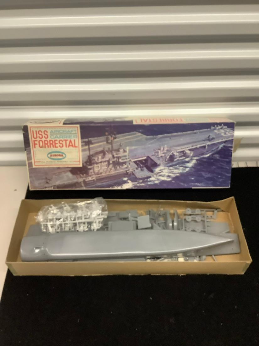 VIntage Aurora USS forrestal plastic model: VIntage Aurora USS forrestal plastic model
