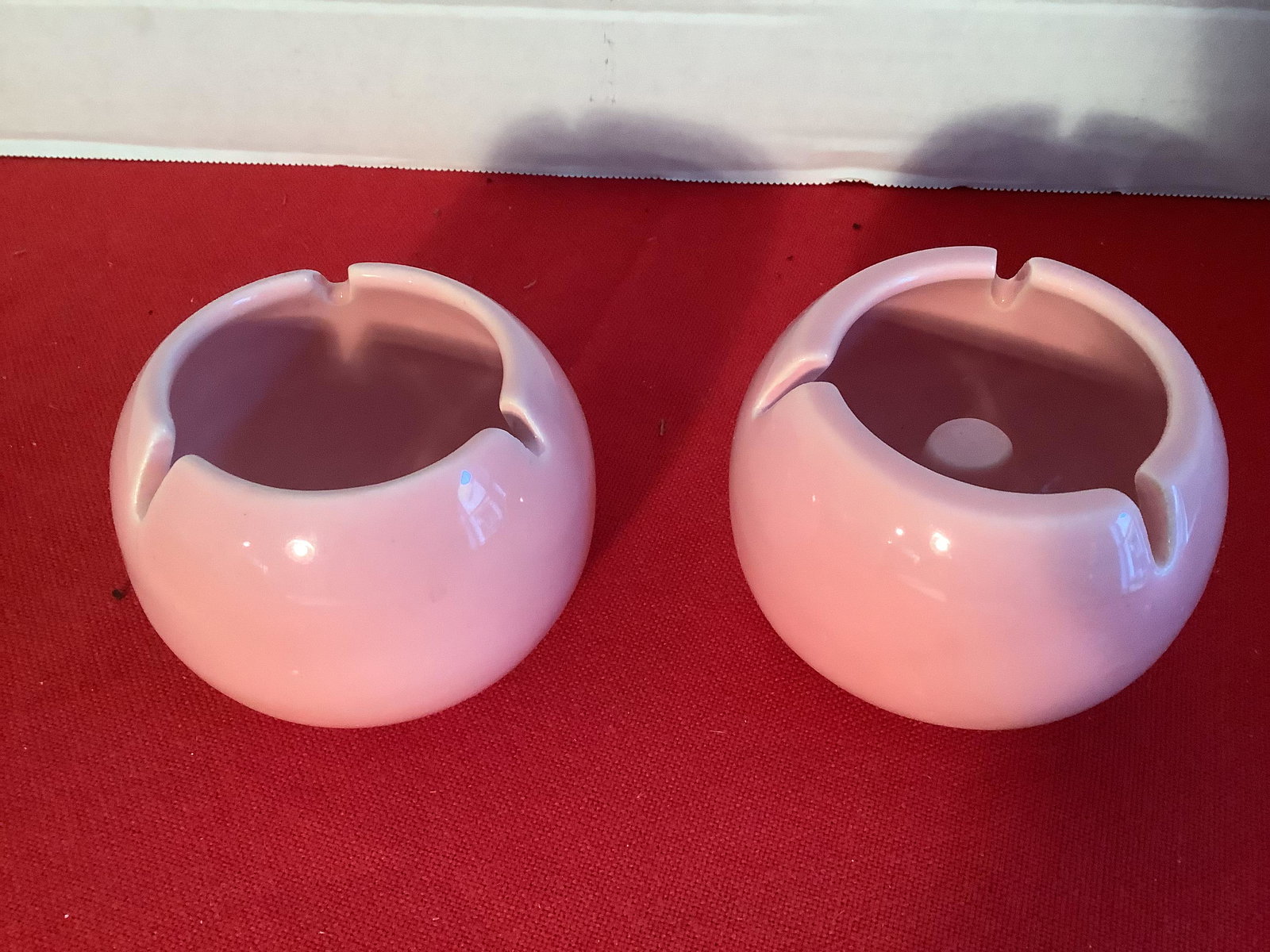 2 Vintage pink Ashtrays (1 of 1)