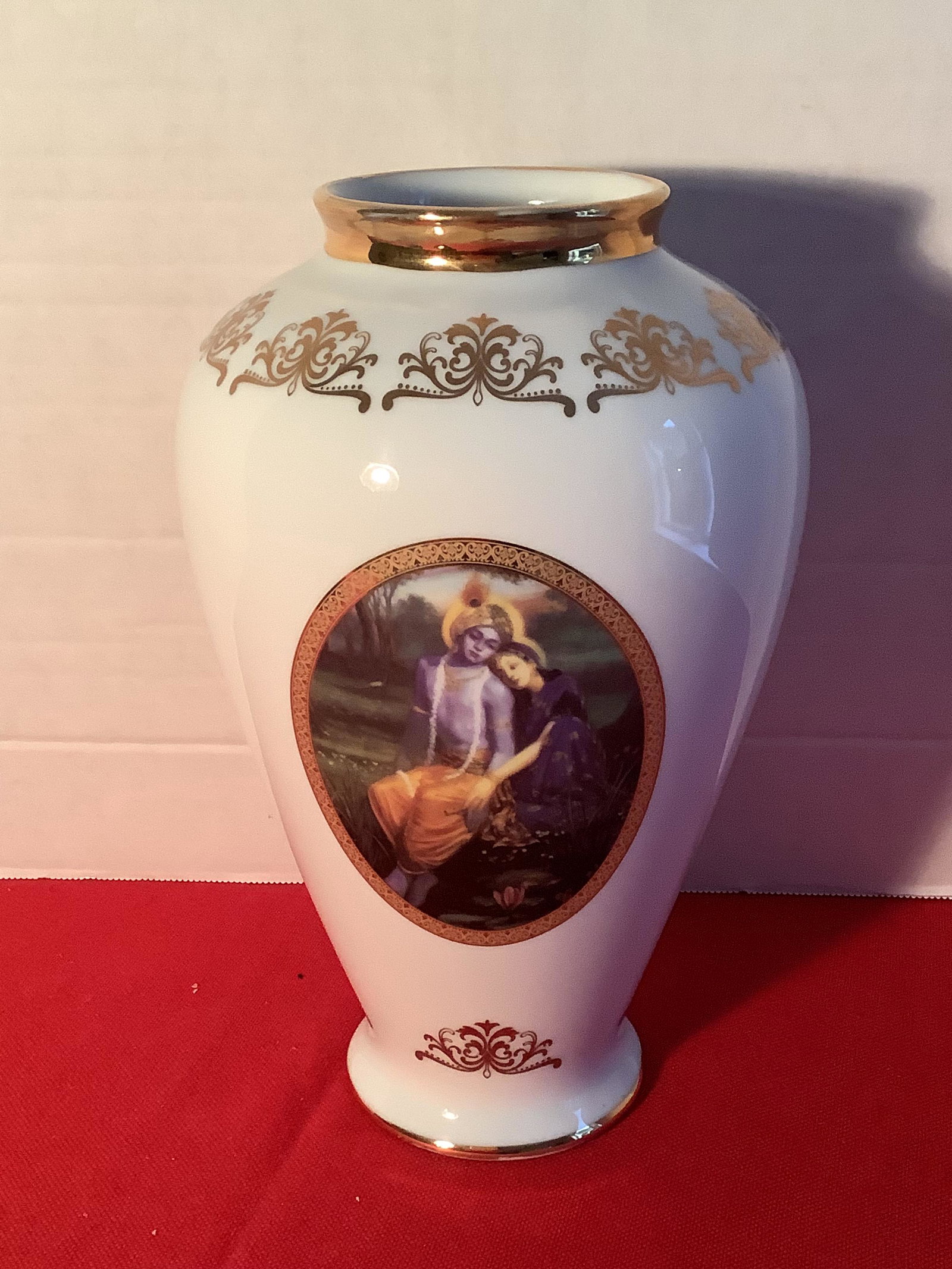 A DEFINIT FIND. ORIGNAL CAPODIMONTE R> PENNALI LE COQ: A DEFINIT FIND. ORIGNAL CAPODIMONTE R> PENNALI LE COQ PORCELAIN GOLD TRIM ACCENTS< 10.5NASCAR STOCK CAR, BUDWEIER TWO AMERICAN TRADITIONS, hitory by labels 1948-2004 tall