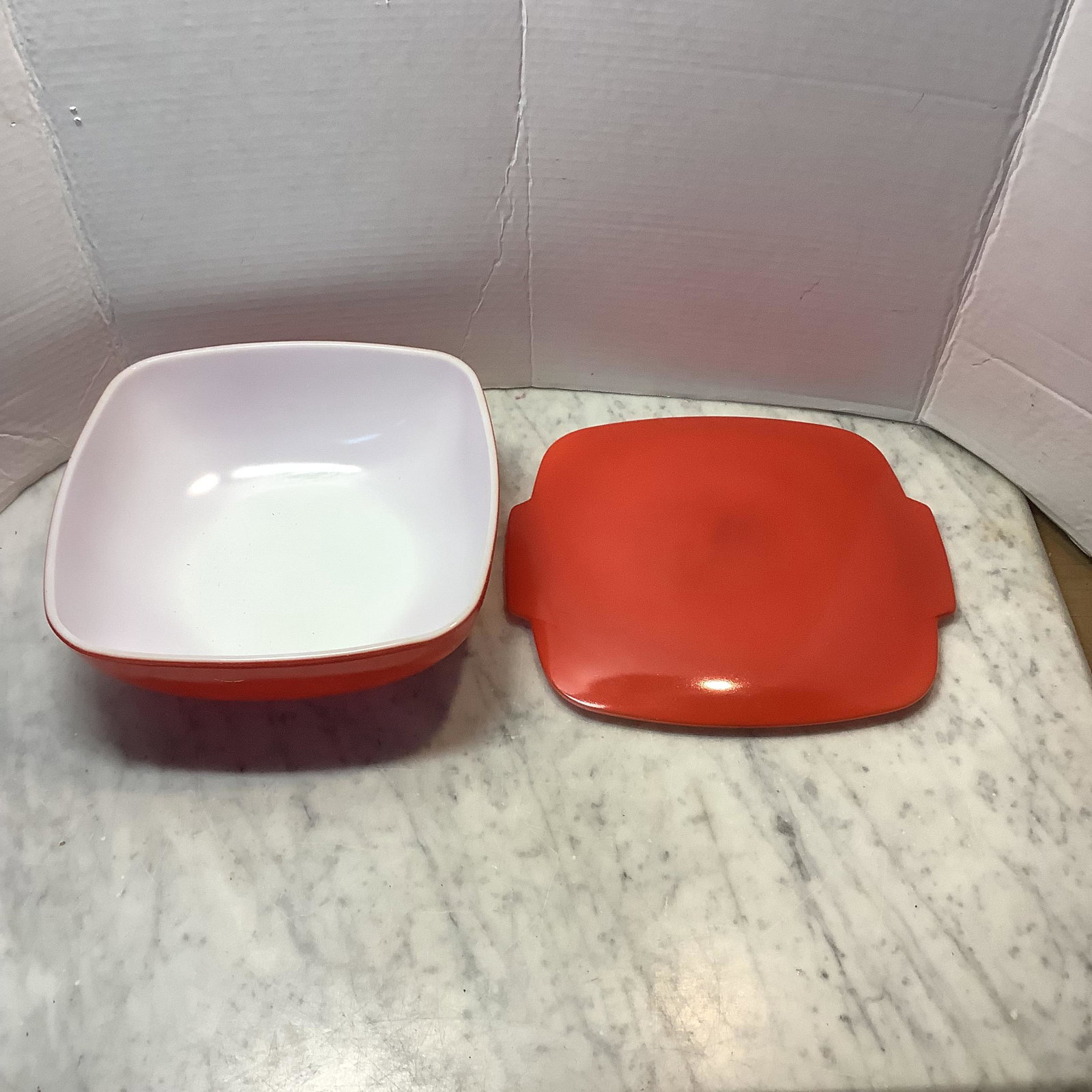 Vintage covered pyrex dish flame red 10 inch across (1 of 1)
