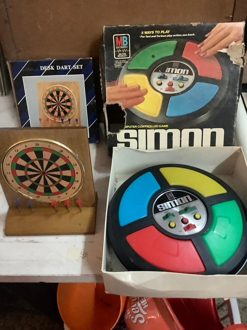 Vintage Milton Bradley Simon game and mini desktop dart (1 of 1)