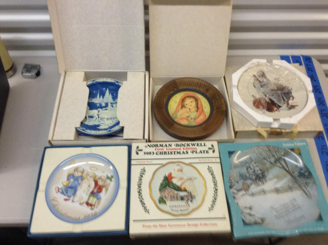 Lot of 6 vintage christmas plates 70's 80's 90's: Lot of 6 vintage christmas plates 70's 80's 90's