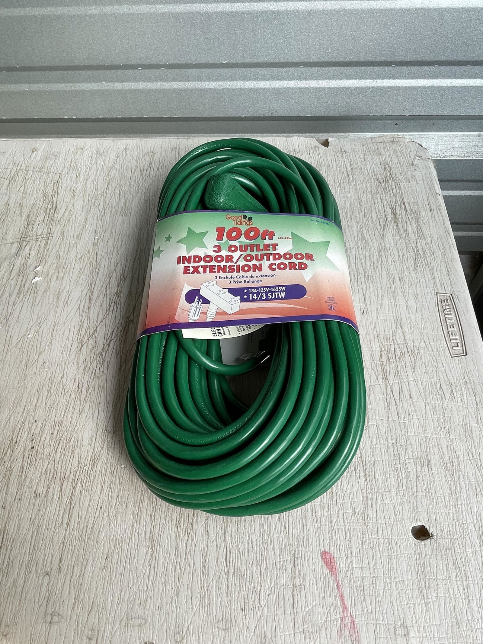 100ft three outlet indoor/outdoor extension cord (1 of 1)