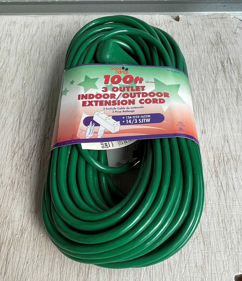 100ft three outlet indoor/outdoor extension cord (1 of 1)