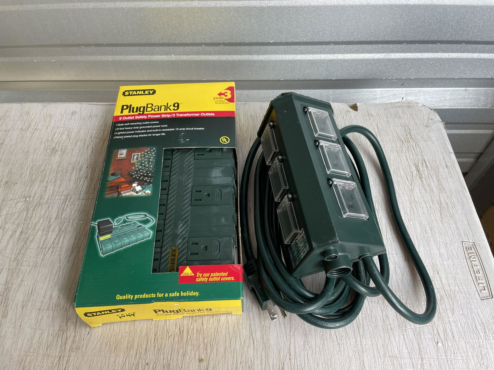 PlugBank 9 with 3 transformer outlet and 6 outlet with (1 of 1)