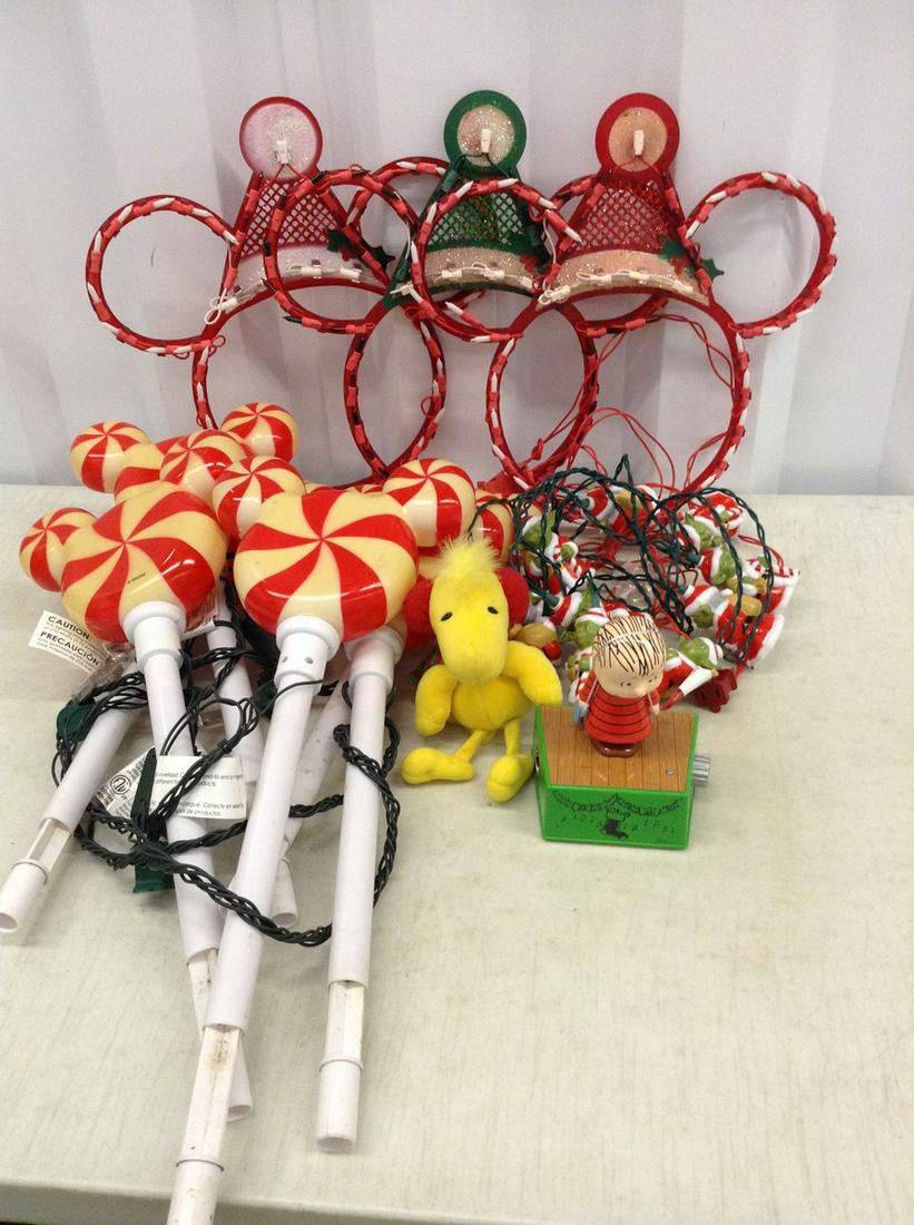 Lot of Disney Christmas Lights and More: Lot of Disney Christmas Lights and More