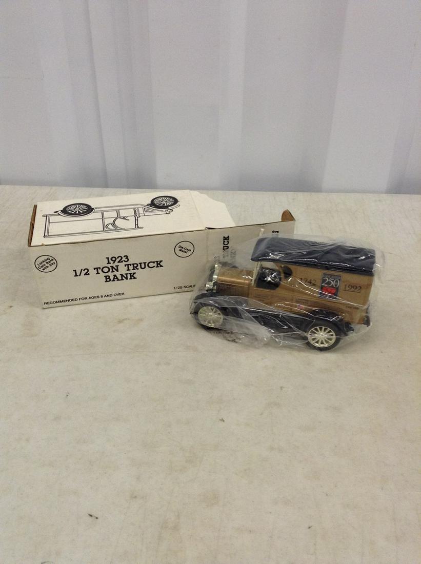 Ertl Die Cast Metal 1991 1923 1 2 Ton Truck Bank 1 25