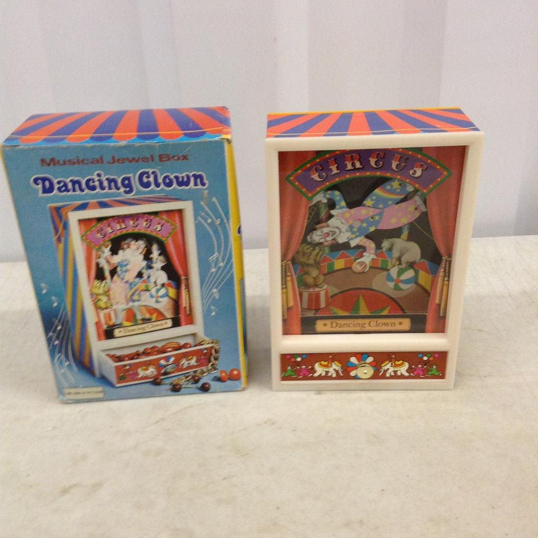 VIntage dancing clown musical jewel box in box (1 of 1)