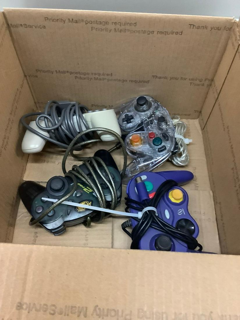 Gamecube and playstation 1 and 2 controllers (1 of 1)