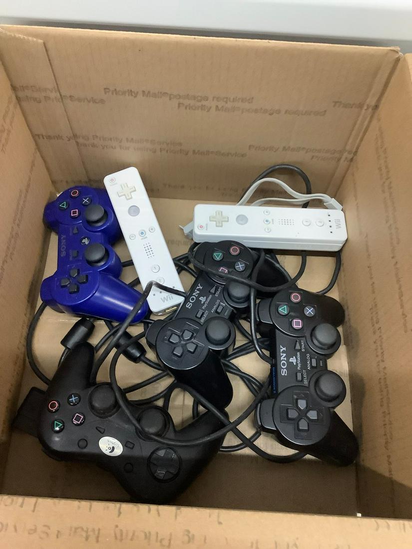 Lot of controllers nintendo wii playstation 2 and 3 (1 of 1)