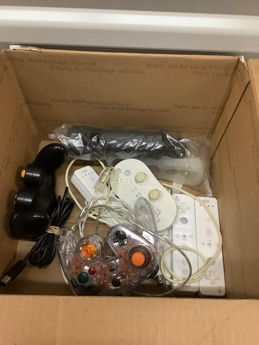 Lot of controllers gamecube and nintendo wii with wii (1 of 1)