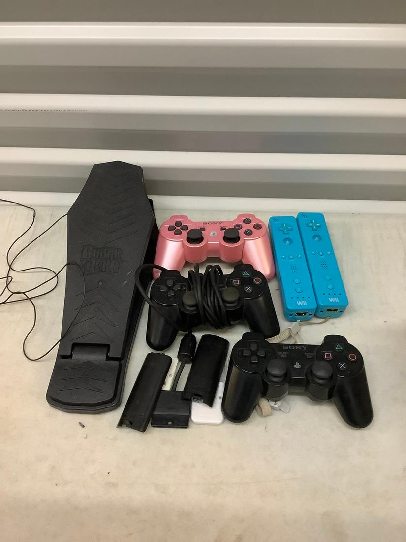 Lot of playstation controllers, wii controllers, memory (1 of 1)