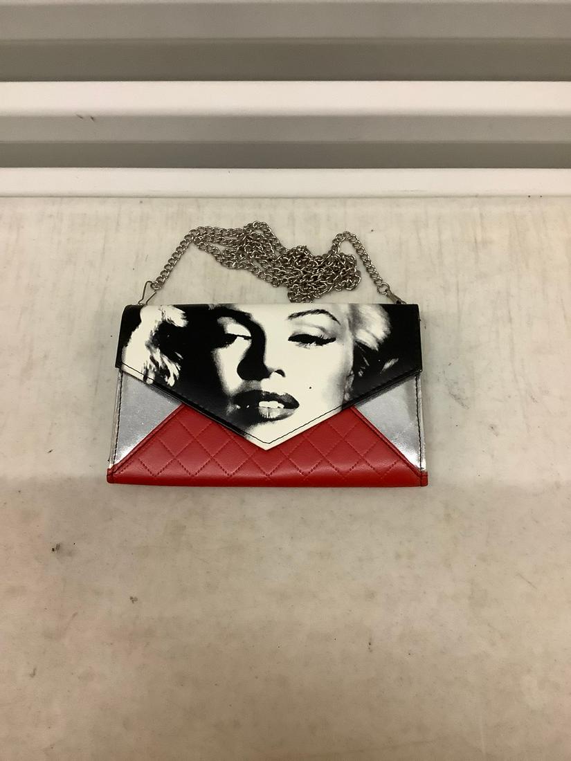 Marilyn Monroe purse with 48 inch chain (1 of 1)