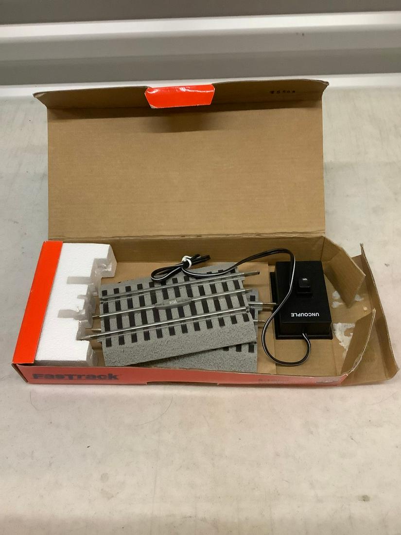 Lionel uncoupling track fastrack (1 of 1)