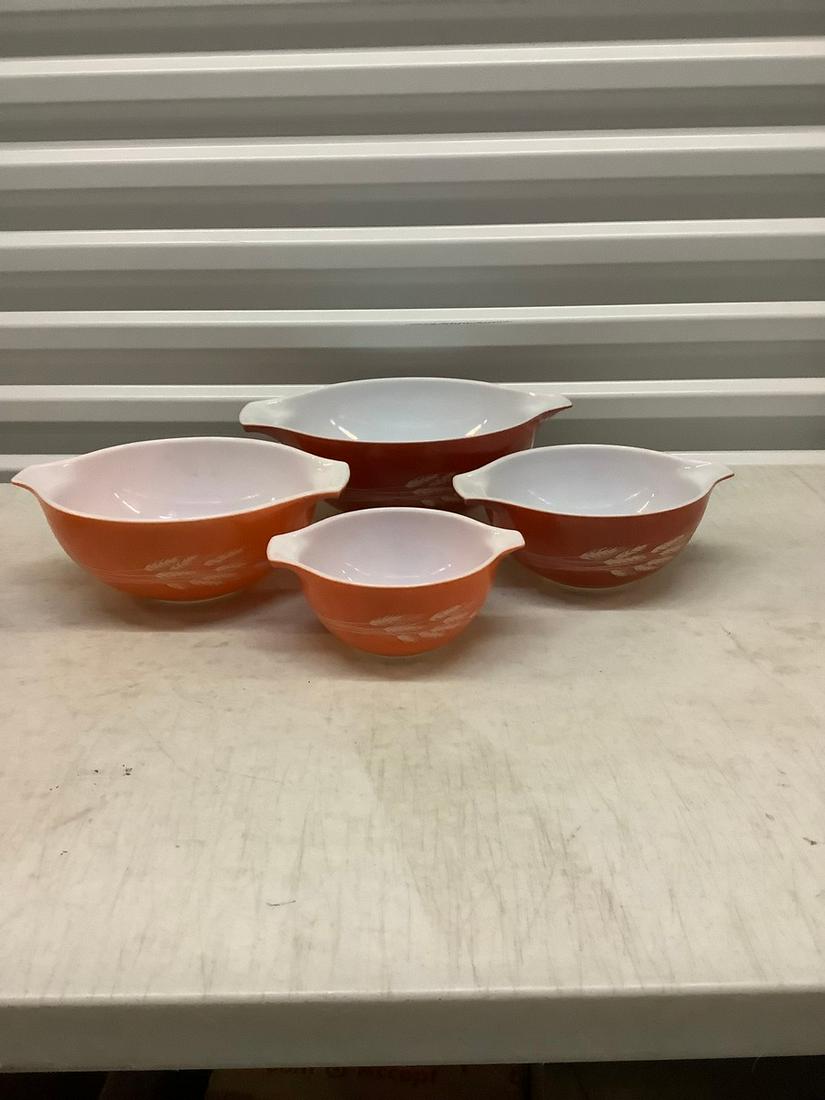 Lot of Pyrex Mixing Bowls: Lot of Pyrex Mixing Bowls