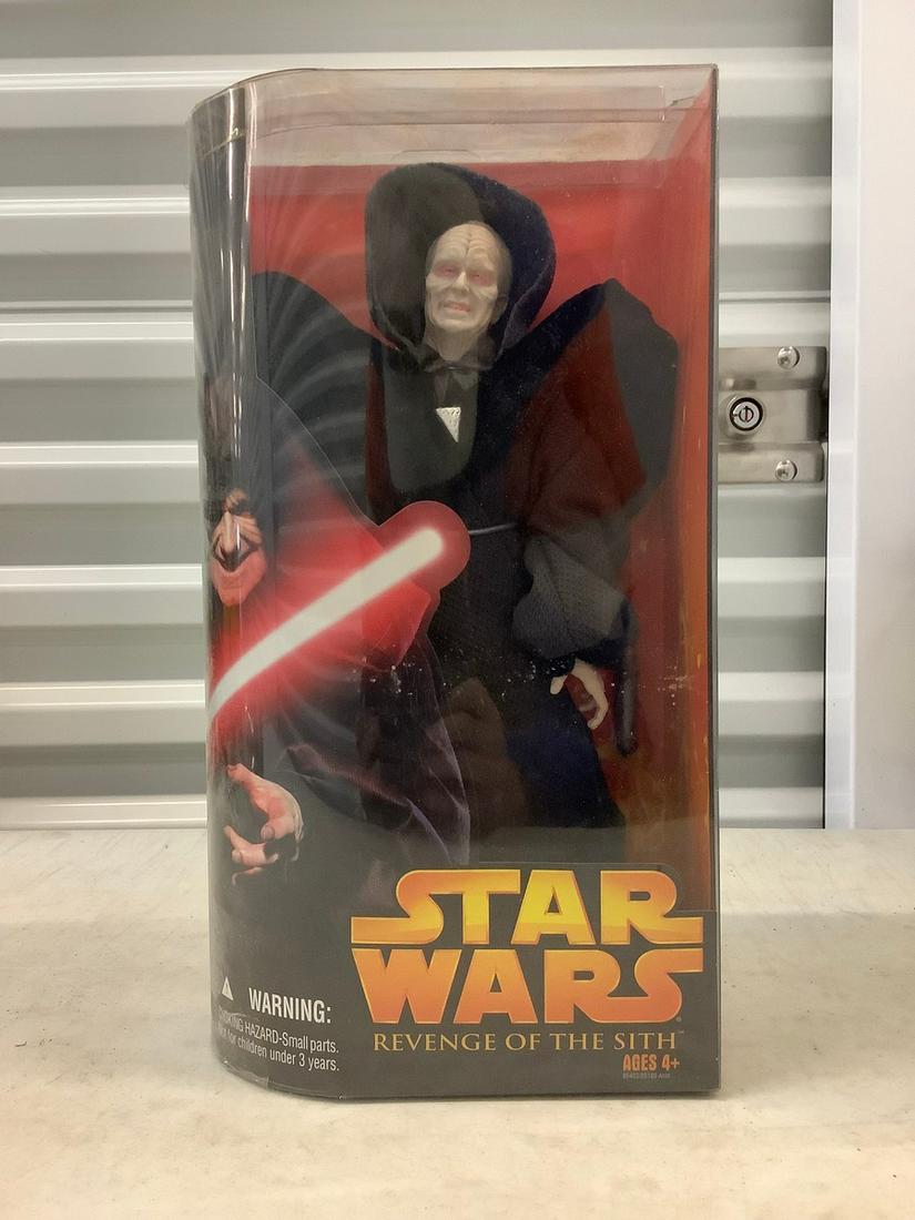Star Wars revenge of the sith emperor palpatine figure: Star Wars revenge of the sith emperor palpatine figure Hasbro