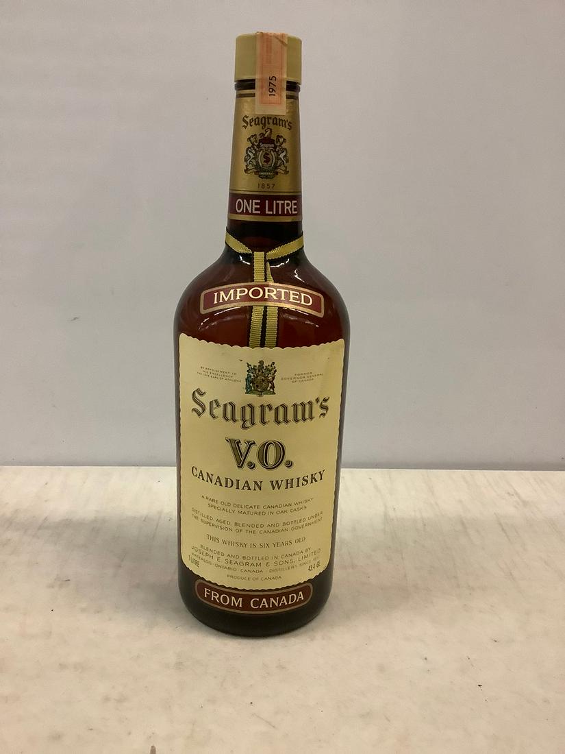 Seagram's V.O. Canadian Whiskey 1 Liter (1 of 1)