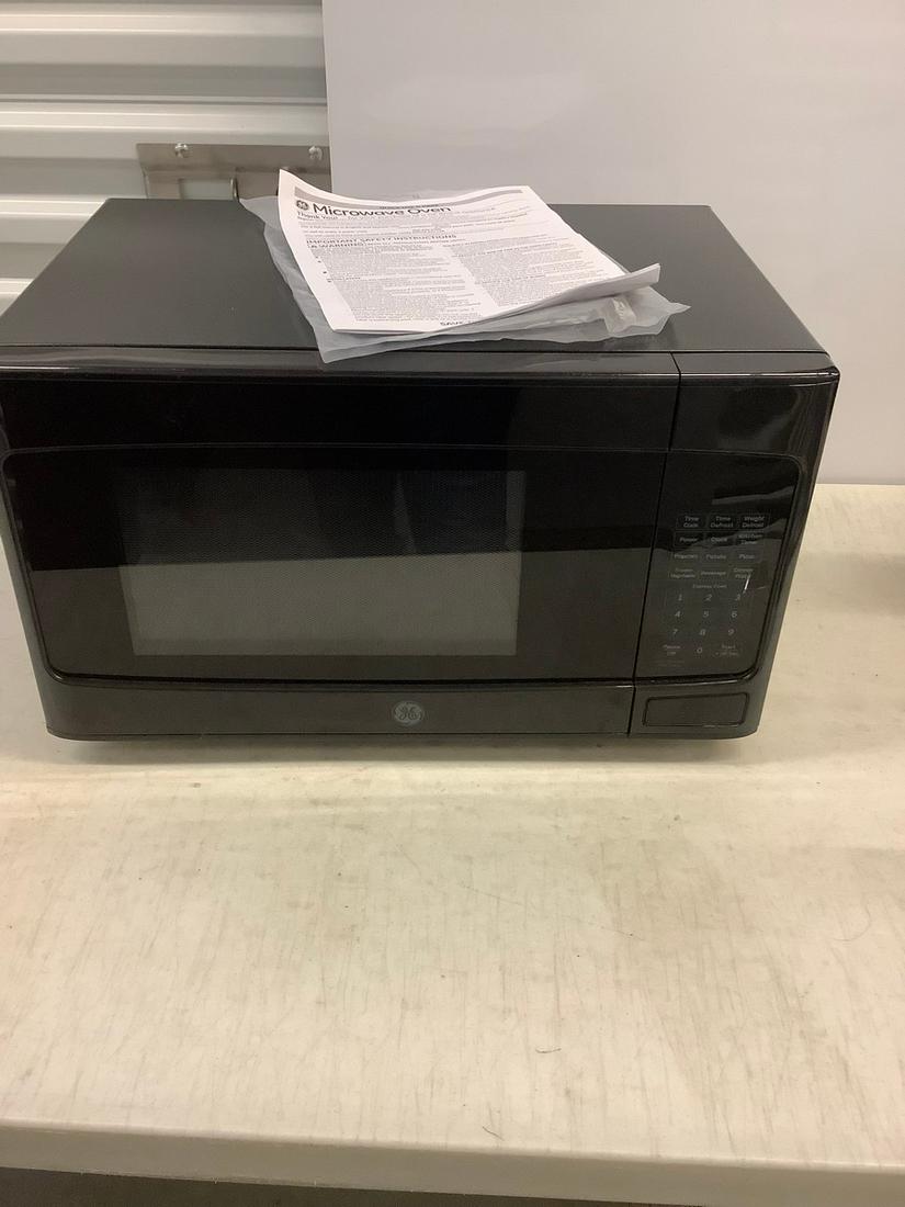 GE Appliances 950 watt Microwave model number (1 of 1)