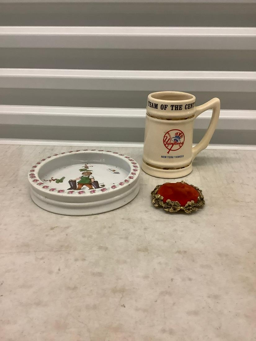 Yankees Mug, Gresco Pin Cushion and More: Yankees Mug, Gresco Pin Cushion and More