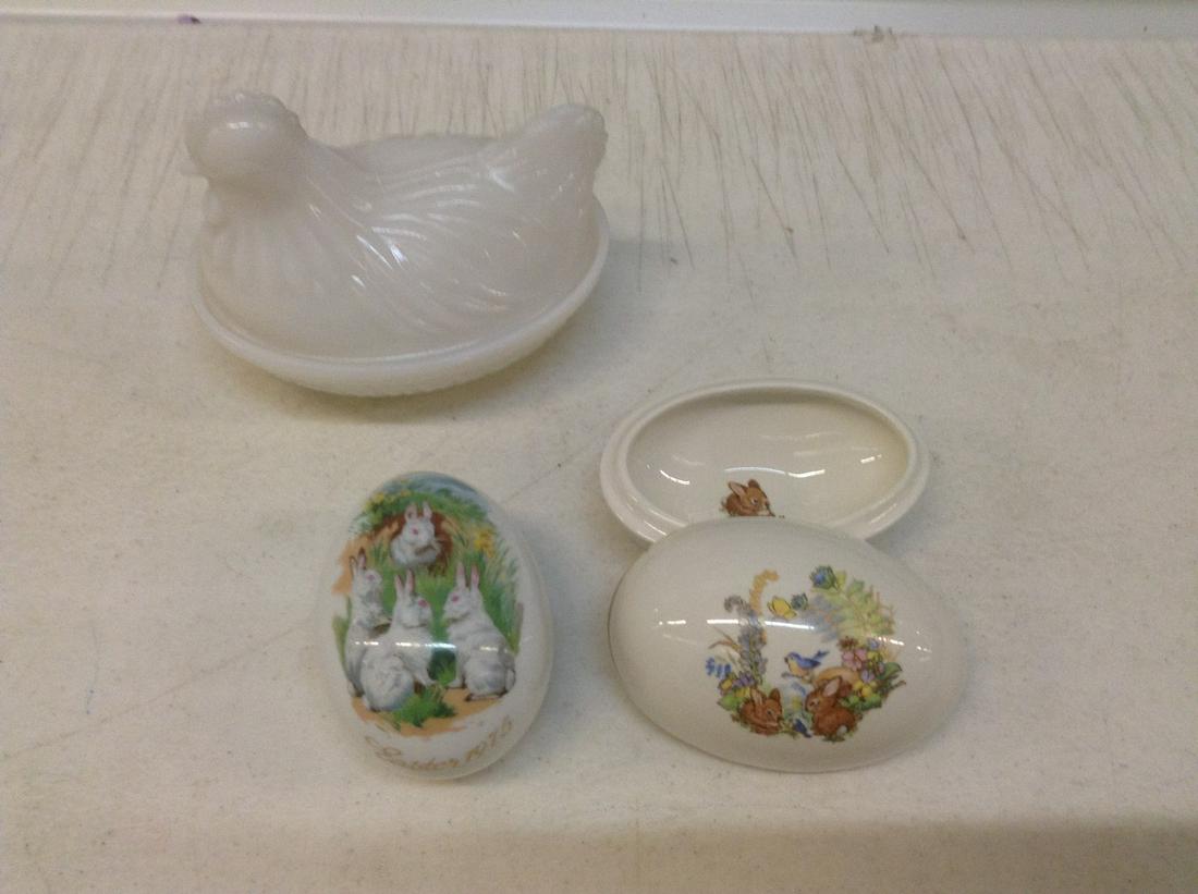 Royal Bayreuth Germany Rabbit Egg, Milkglass Nesting (1 of 1)