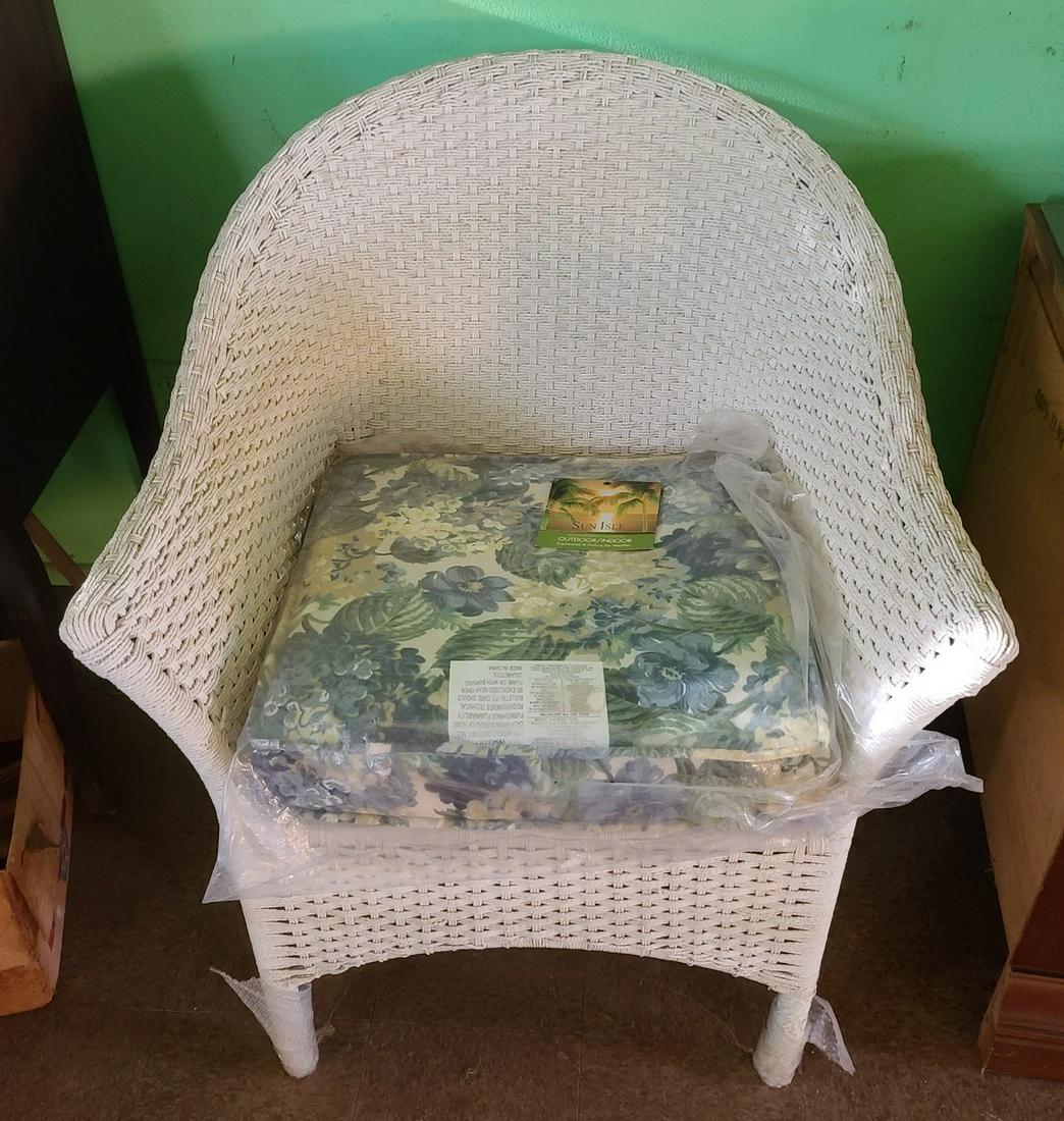 White Wicker Chair With New Cushion: White Wicker Chair With New Cushion