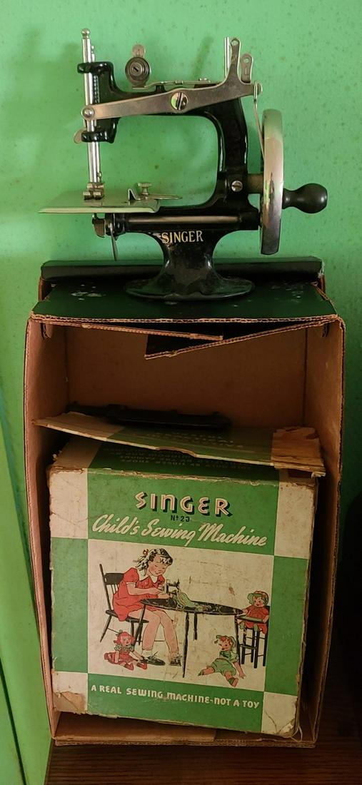 Vintage Singer Child's Sewing Machine with Box (1 of 1)