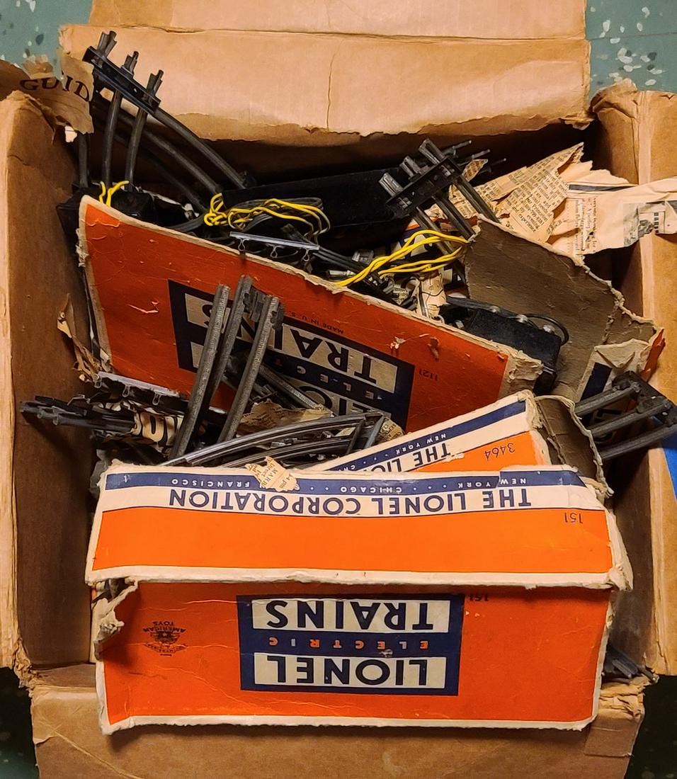 VIntage Lionel Trains Box unsorted (1 of 1)