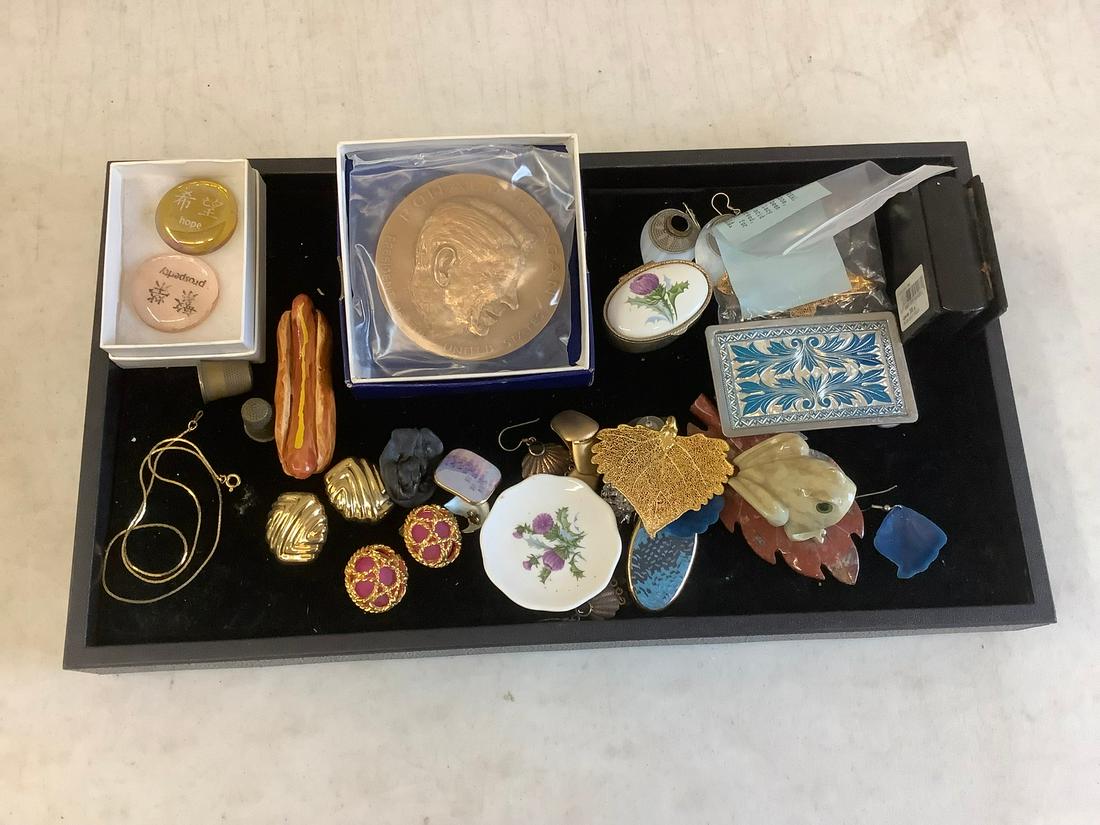 Lot of Thimbles, Jewelry and More: Lot of Thimbles, Jewelry and More