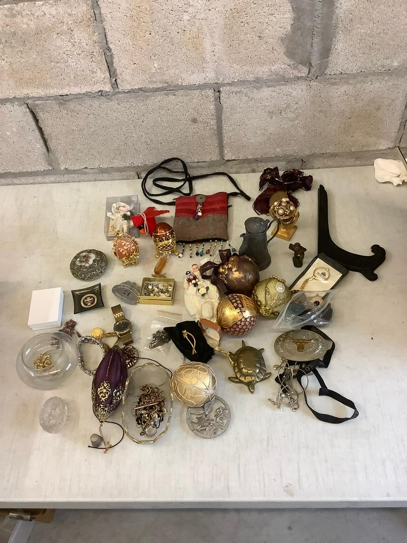 Lot of Decorative Eggs, Ornaments and More: Lot of Decorative Eggs, Ornaments and More