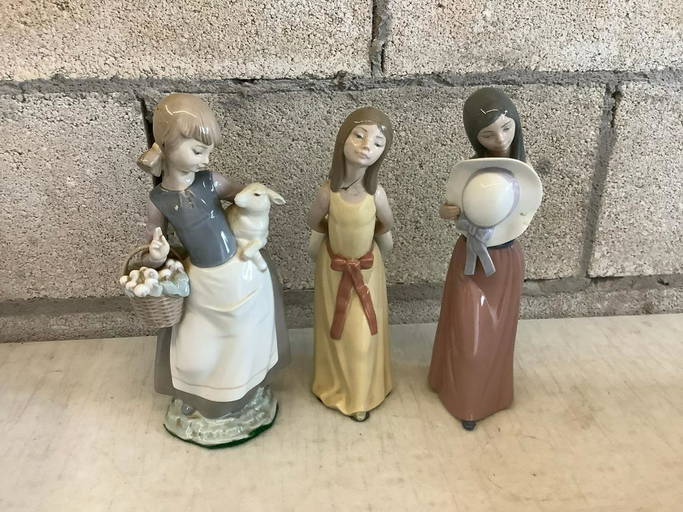 Buy Lot of Lladro Figurines (Broken) Emanon Auctions and Estate Sales