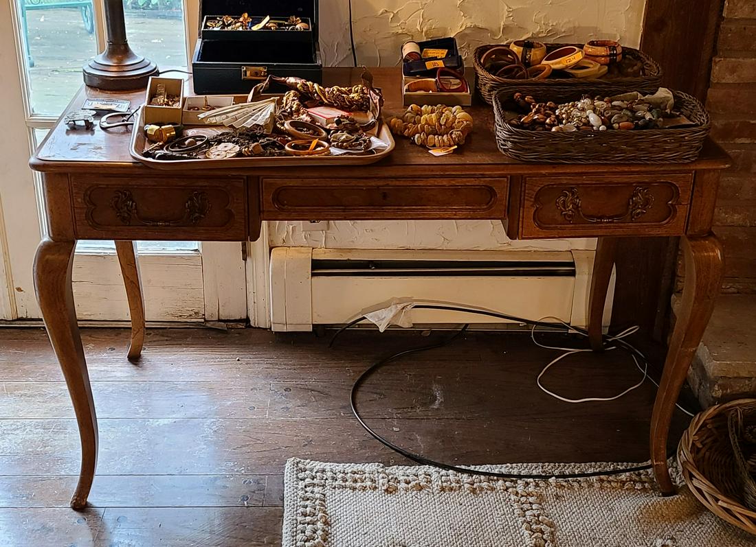 Desk Milling Road Baker Furniture 29x48x24 (1 of 2)