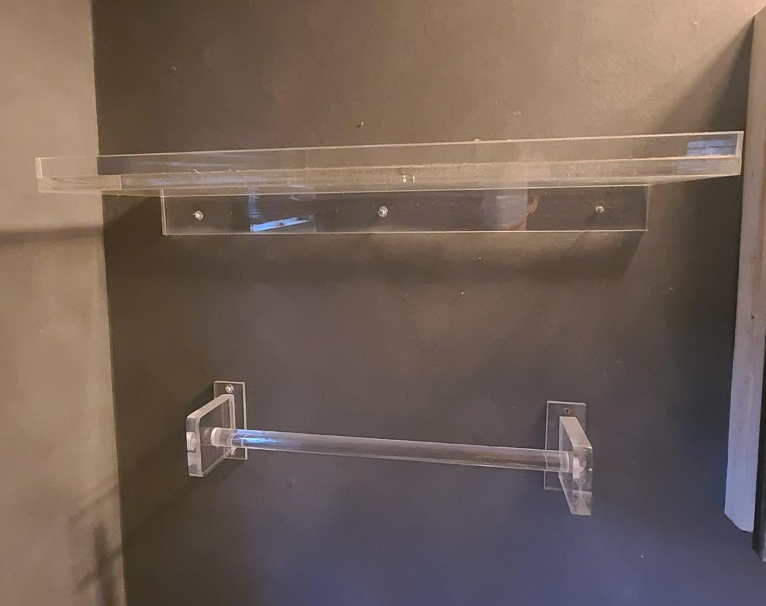 Vintage Lucite Bathroom accesories (see all pictures): Vintage Lucite Bathroom accesories (see all pictures)