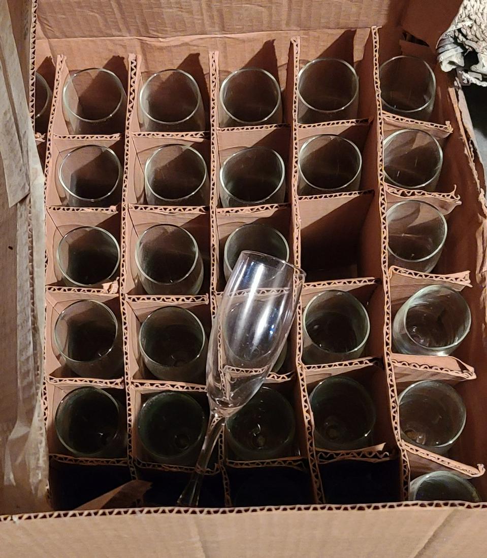 Case of Glass Champagne Glasses: Case of Glass Champagne Glasses
