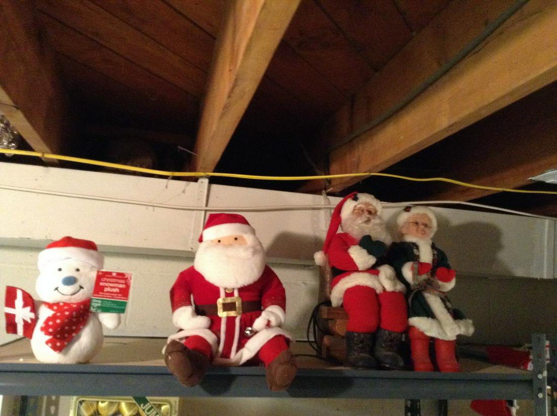 Lot of Christmas Electronic and Battery Operated Plush: Lot of Christmas Electronic and Battery Operated Plush Dolls