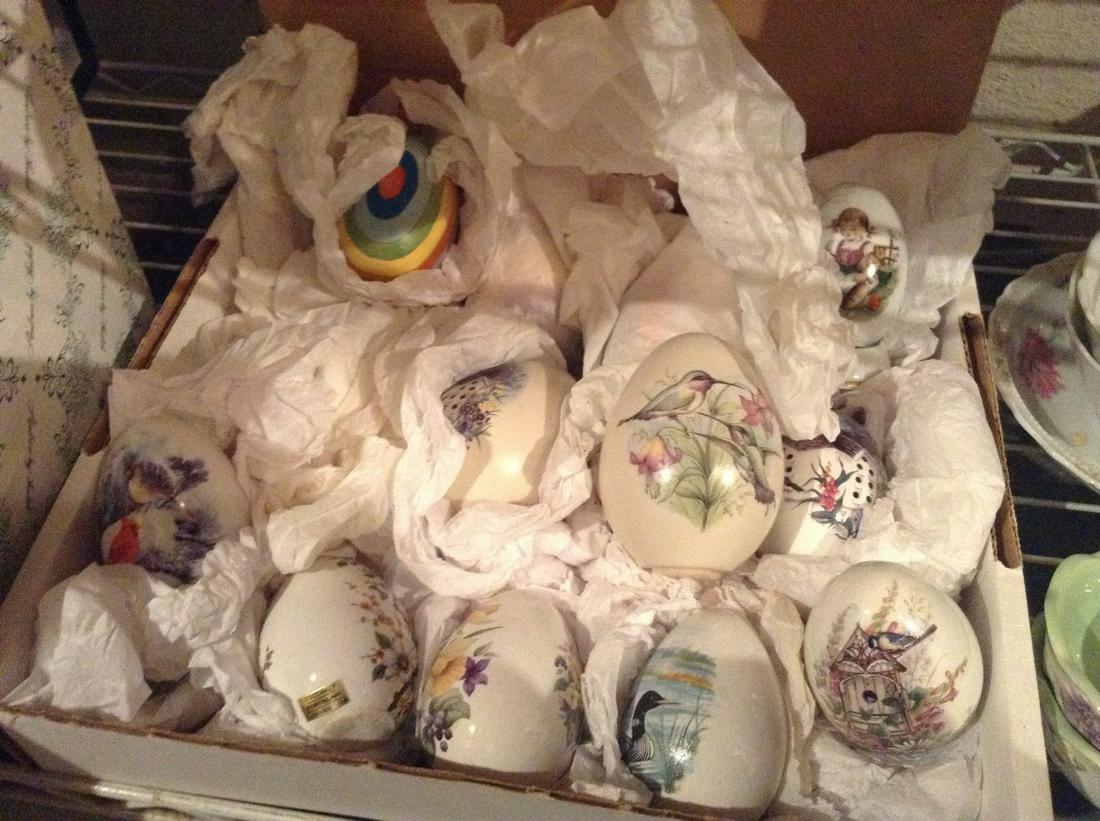 Lot of Porcelain Eggs: Lot of Porcelain Eggs