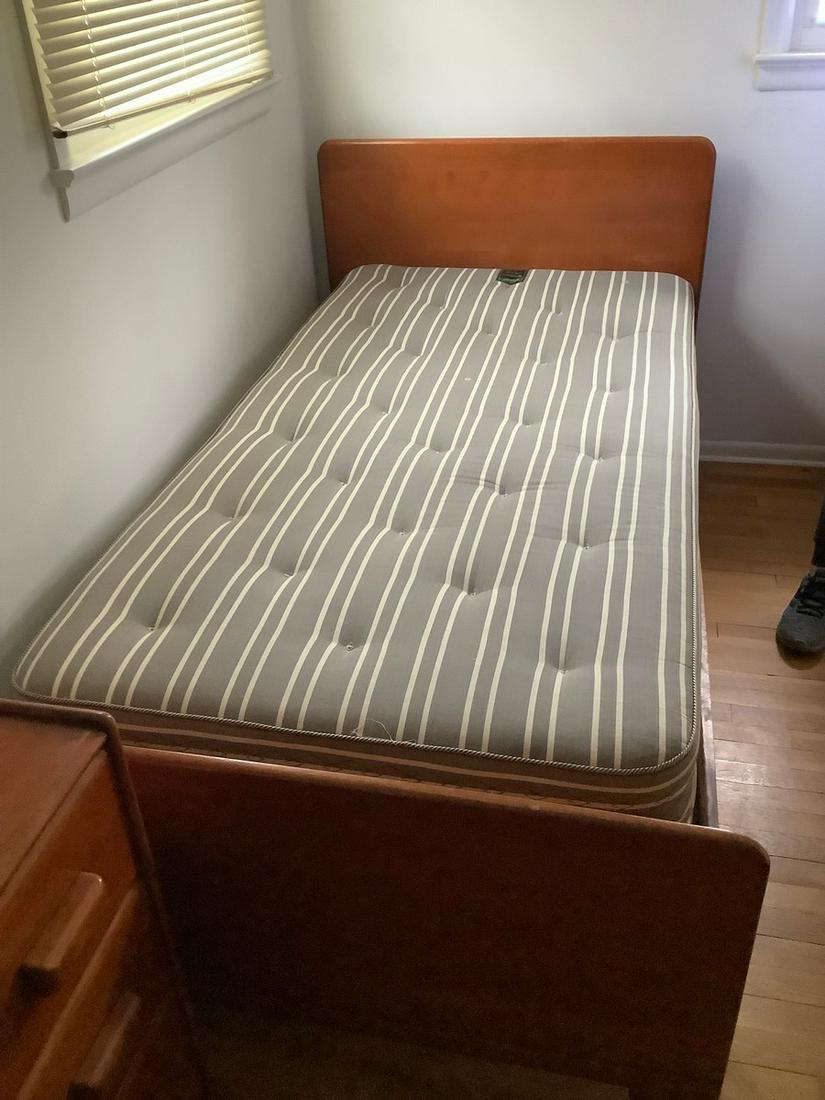 vintage solid wood twin bed frame no mattress 78x41 (1 of 1)