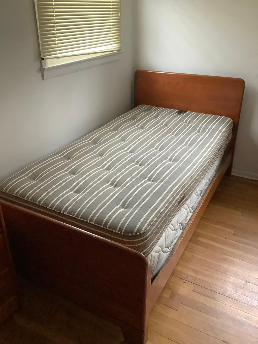 vintage solid wood twin bed frame no mattress 78x41 (1 of 1)