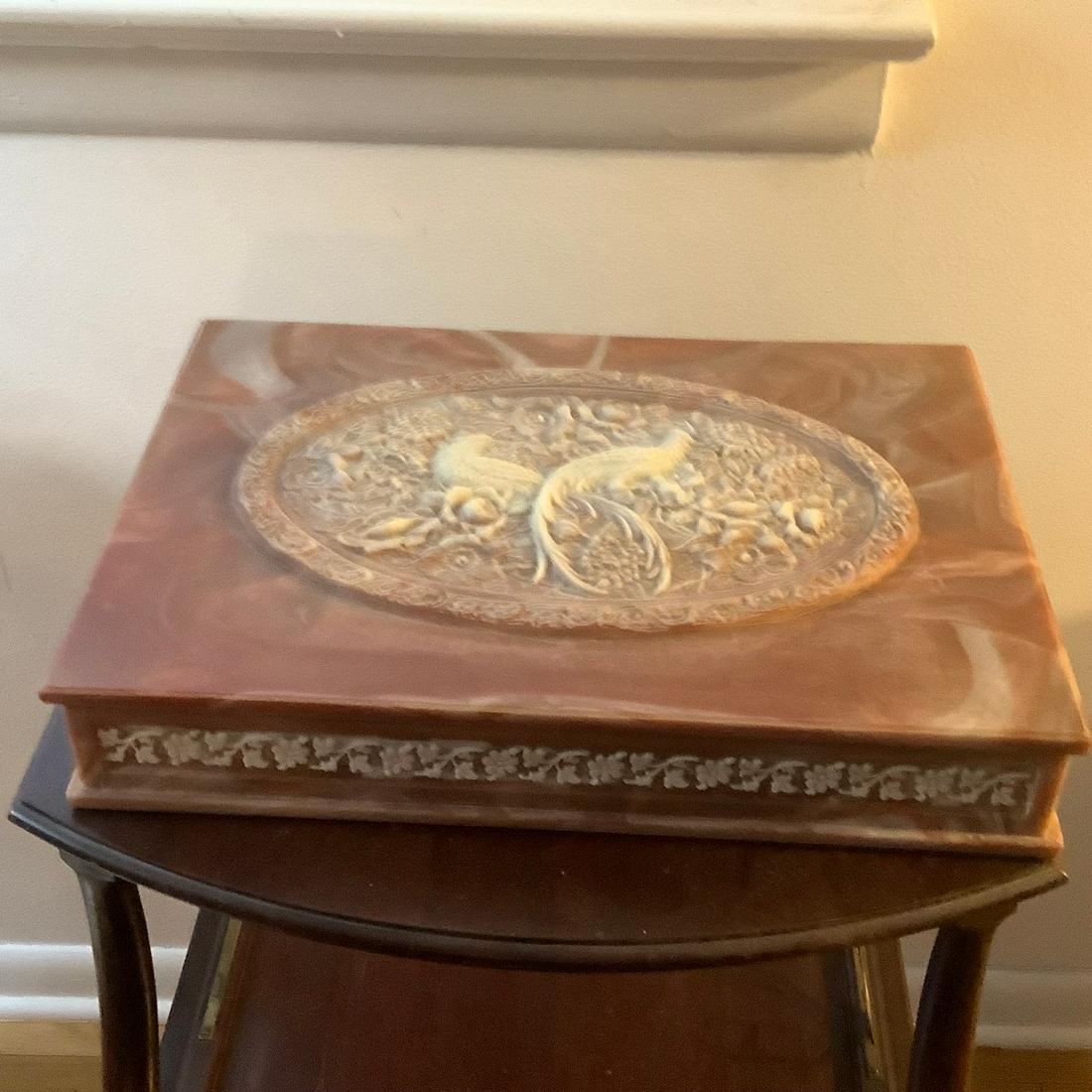 Alabaster decorative relief jewlery box (1 of 1)