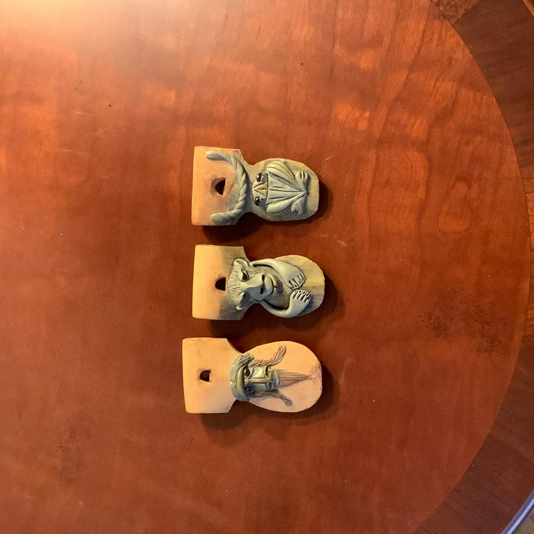 Carved wooden various animal wall hangings 2 inches (1 of 1)