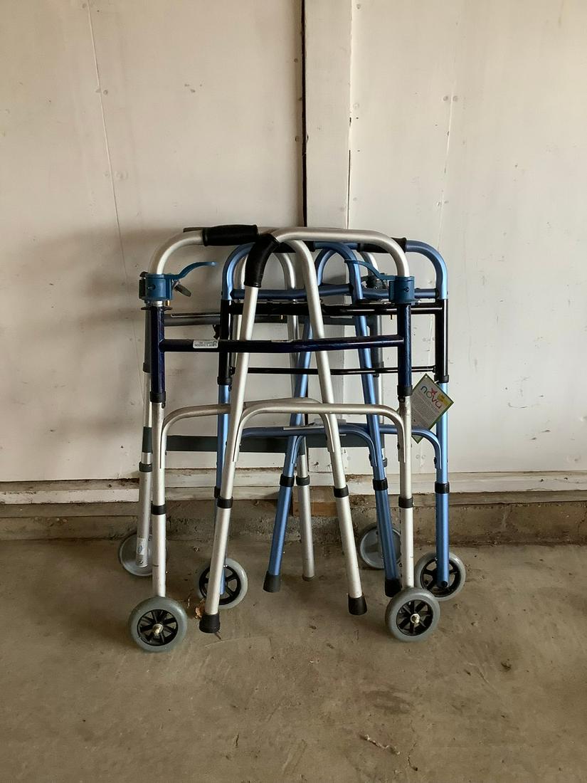2 mobility walkers: 2 mobility walkers