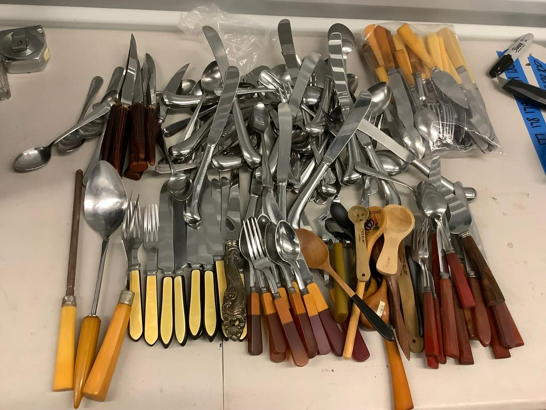Large lot of silverware: Large lot of silverware