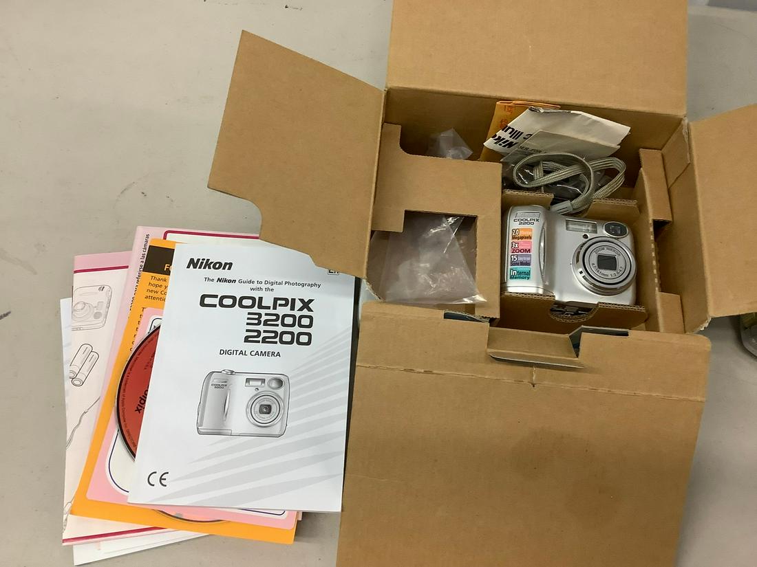 Nikon Coolpix 2200 digital camera (1 of 1)