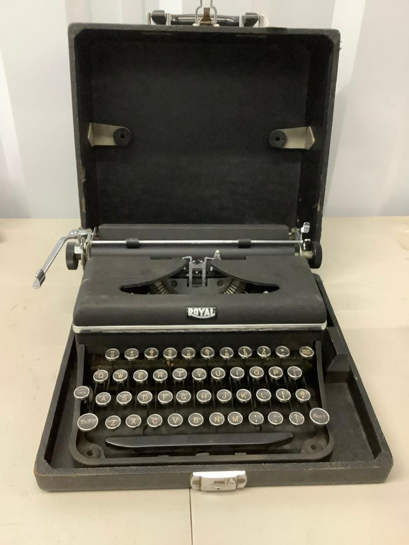 Vintage royal typewriter (1 of 1)