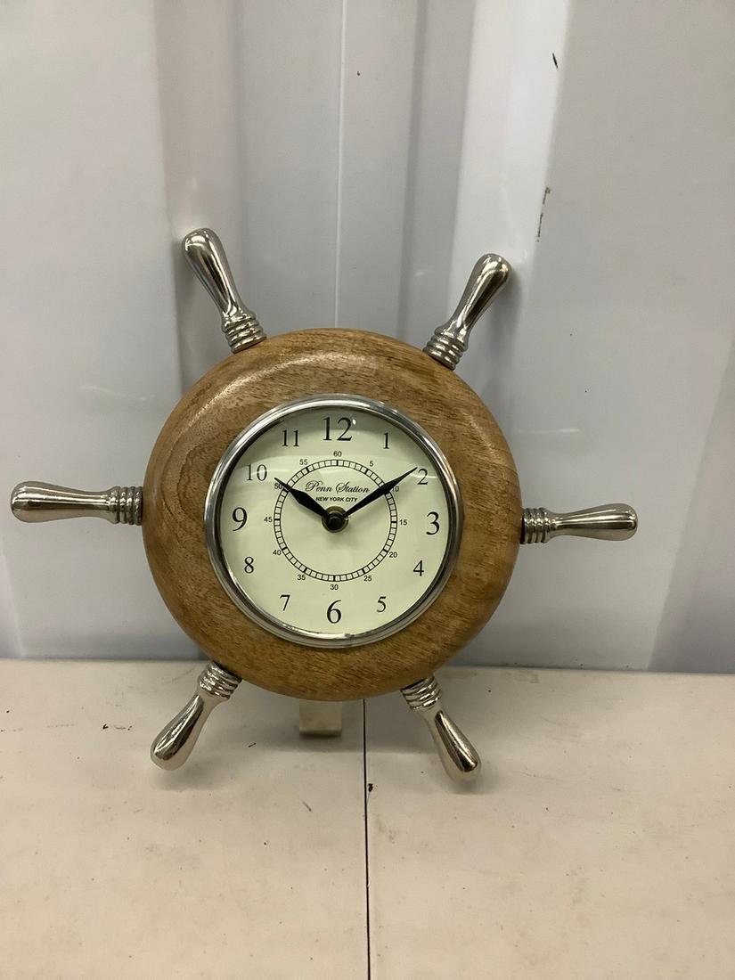 Ship wheel mantle clock (1 of 1)