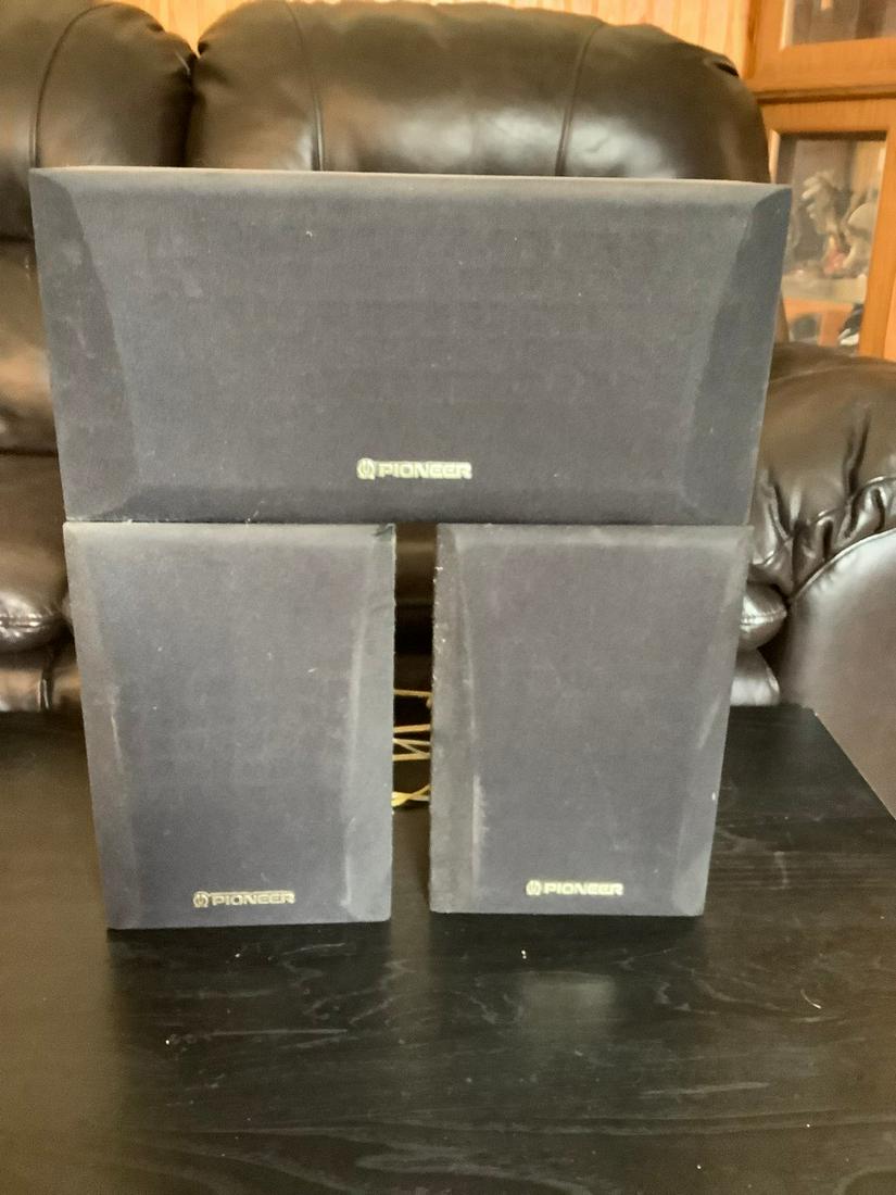 Three Pioneer Speakers HTP 300 (1 of 1)