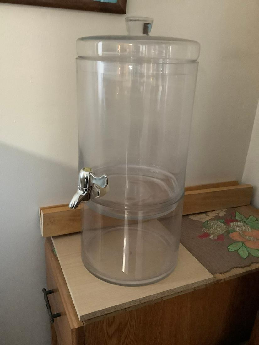 Glass Drink Dispenser (1 of 1)