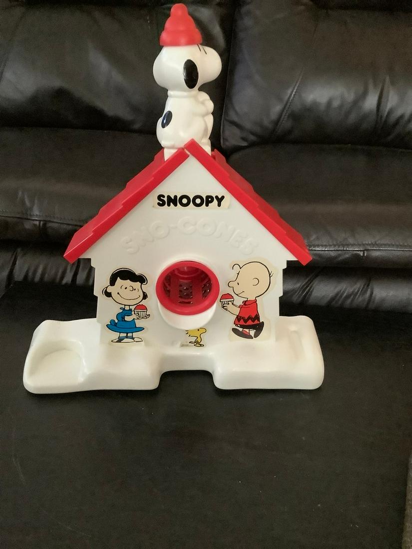 Vintage Snoopy snow cone maker (1 of 1)