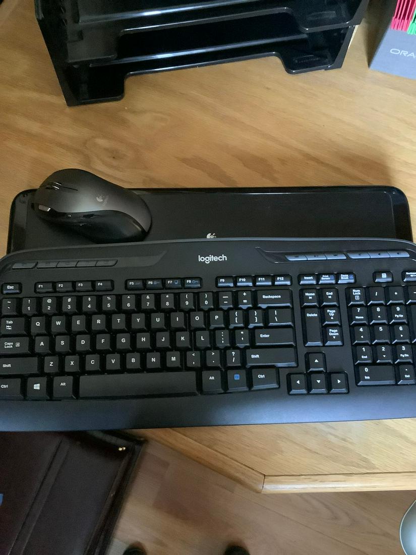 Lot of Wireless Keyboards and Mouse (1 of 1)