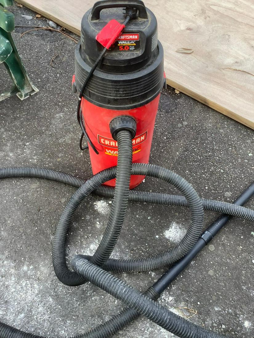 Craftsman wet  dry Vac (1 of 1)