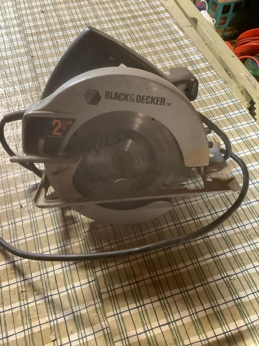 Black & Decker Electric Saw (1 of 1)